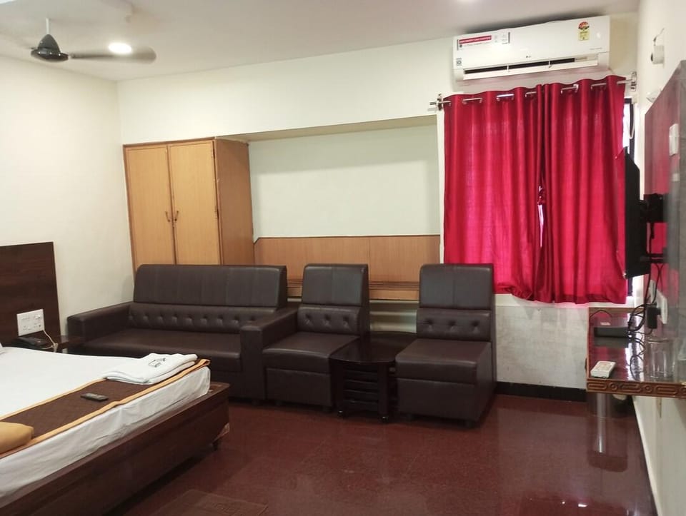 OYO Flagship 7999 Hotel Sripada Hotel in Vijayawada
