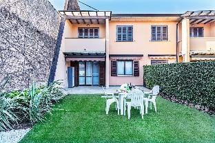Artemisia B/1 con piscina by Wonderful Italy Hotel in Sirmione