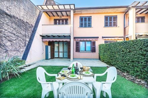 Artemisia 10 Apartment by Wonderful Italy Hotel in Sirmione