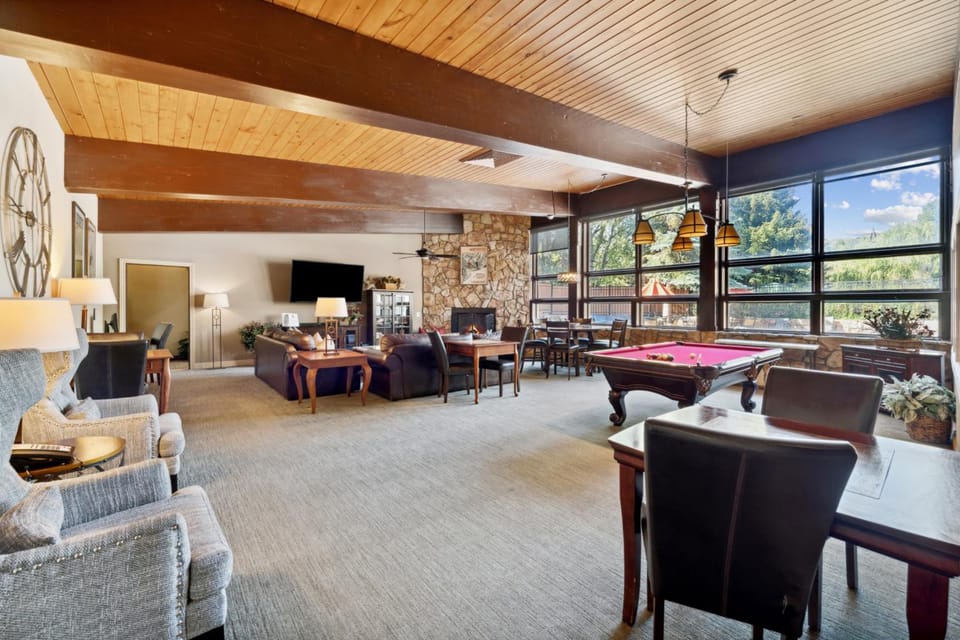 Falcon Point Apartment hotel in Avon