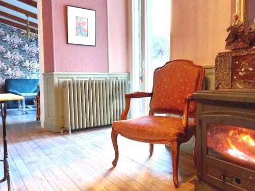 Maison Violette en Berry - chambres d'hotes vintage face au marche d'Aigurande Hotel in Centre-Val de Loire