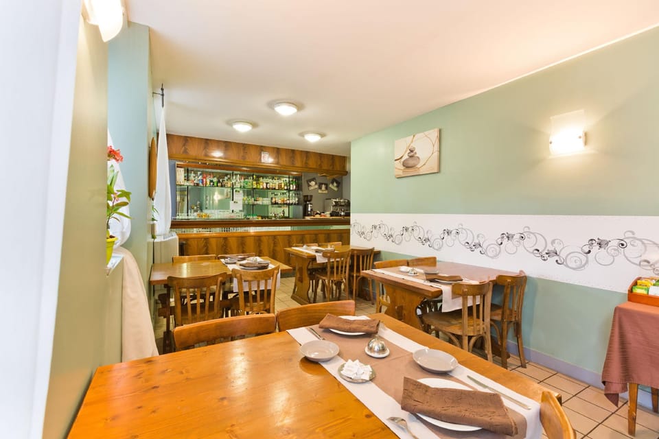 Logis Hotel Restaurant de la Dore Hotel in Auvergne-Rhône-Alpes