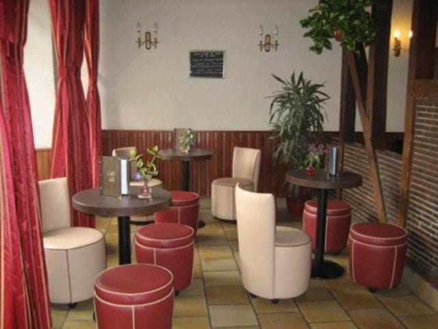 Logis Hotel Restaurant Le Cheval Blanc Hotel in Centre-Val de Loire