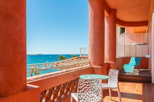 Les Galets Hotel et B&B Hotel in Sanary-sur-Mer