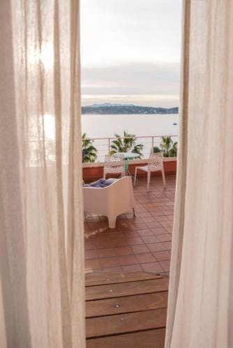 Les Galets Hotel et B&B Hotel in Sanary-sur-Mer