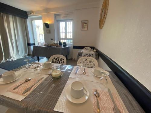 Coliwork Le Saint Romain Hotel in Centre-Val de Loire