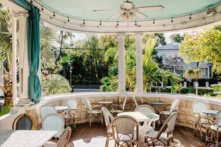 Classic Queen - Curry Mansion with Heated Pool Inn in Key West