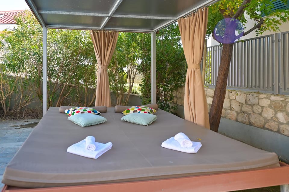 Villa Dana & Thalia - Private Pool Hotel in Novalja