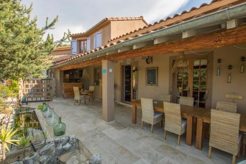 LE LIT QUI DANSE Hotel in Provence-Alpes-Côte d'Azur