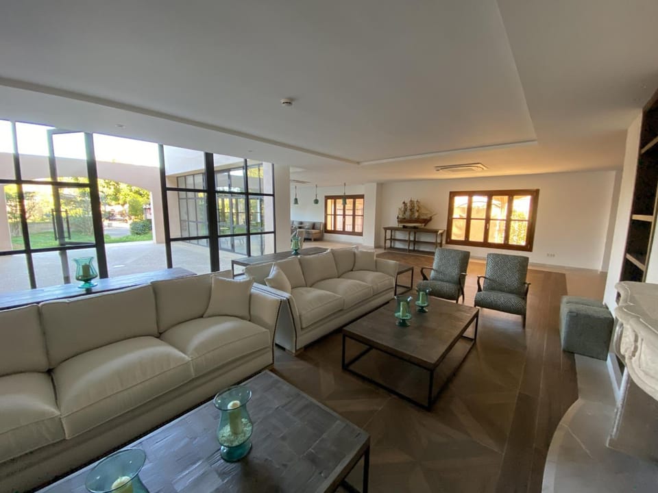 Shared lounge/TV area