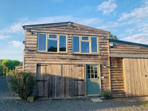 Countryside Retreat Loft Apartment Hotel in Crucorney