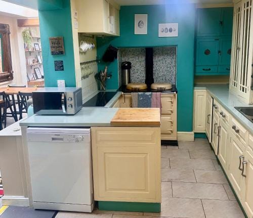 The Dragonfly Guesthouse - SELF CATERED Hotel in Glastonbury