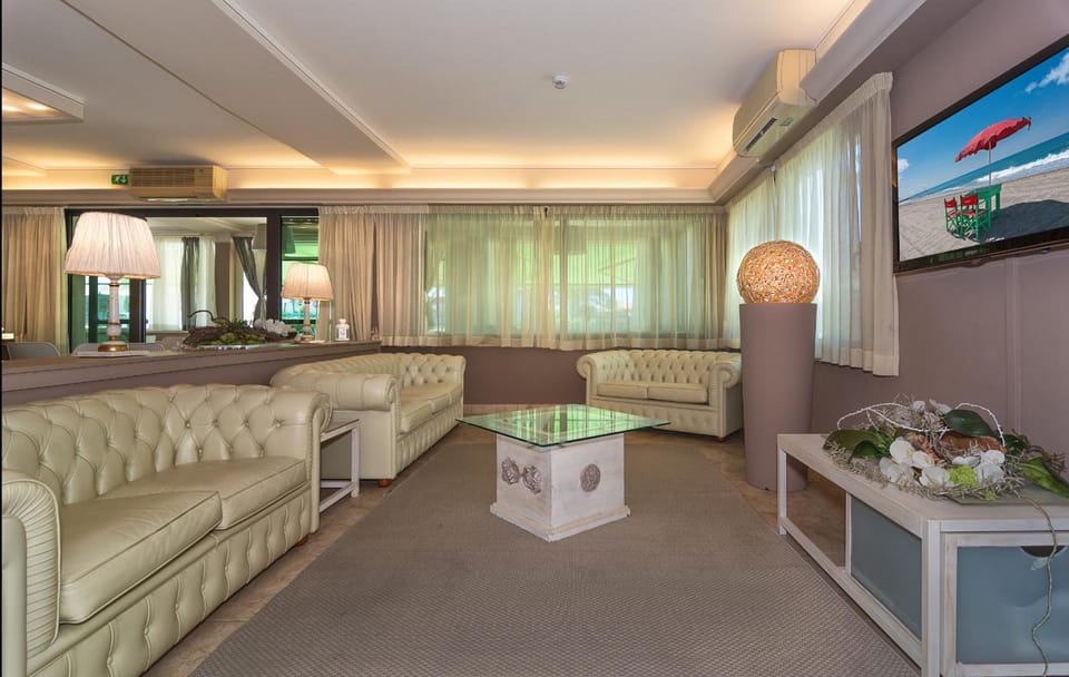 Shared lounge/TV area