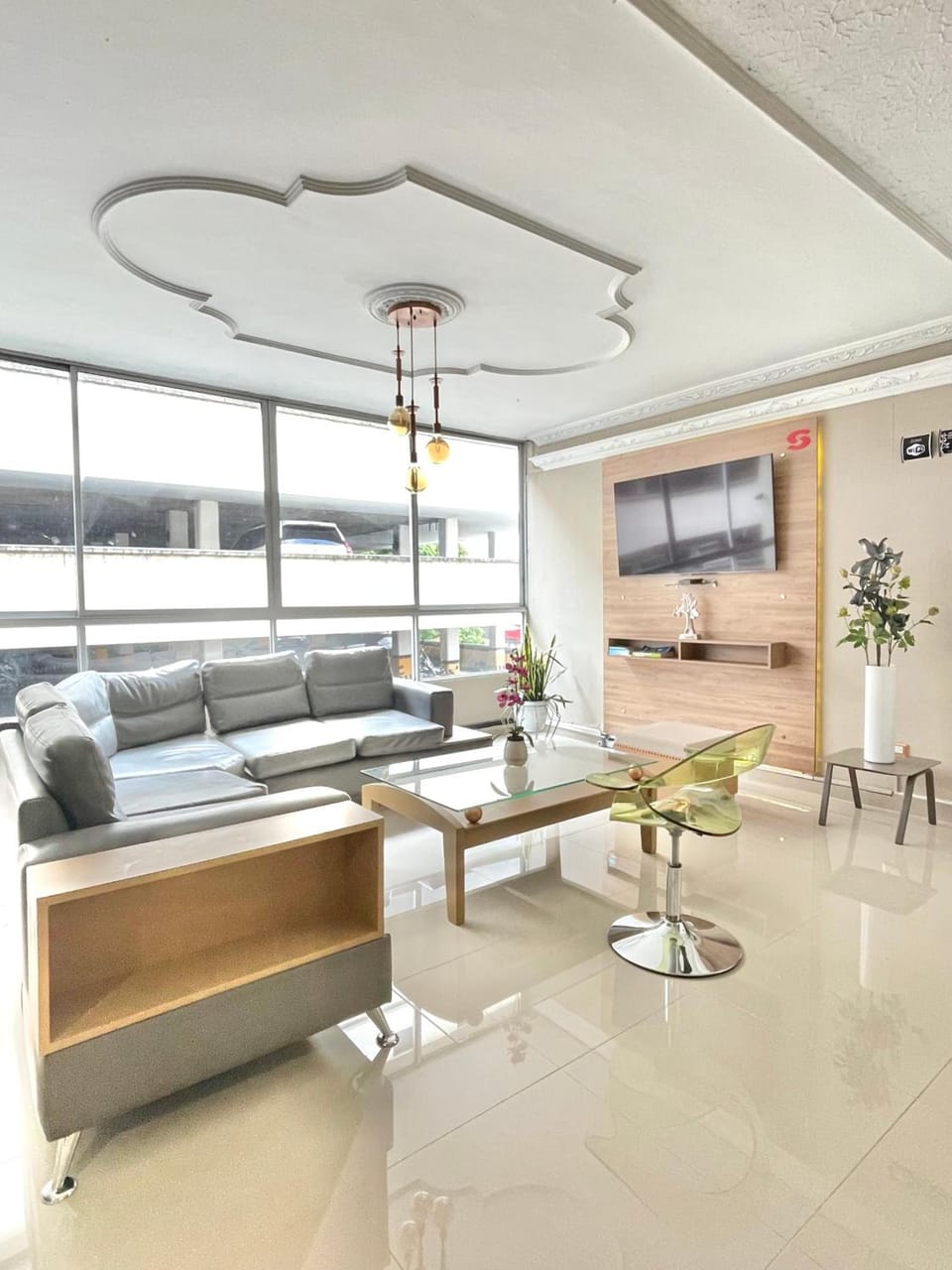 Shared lounge/TV area