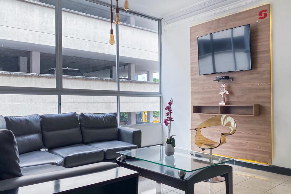 Shared lounge/TV area