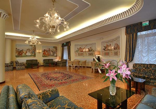 Shared lounge/TV area