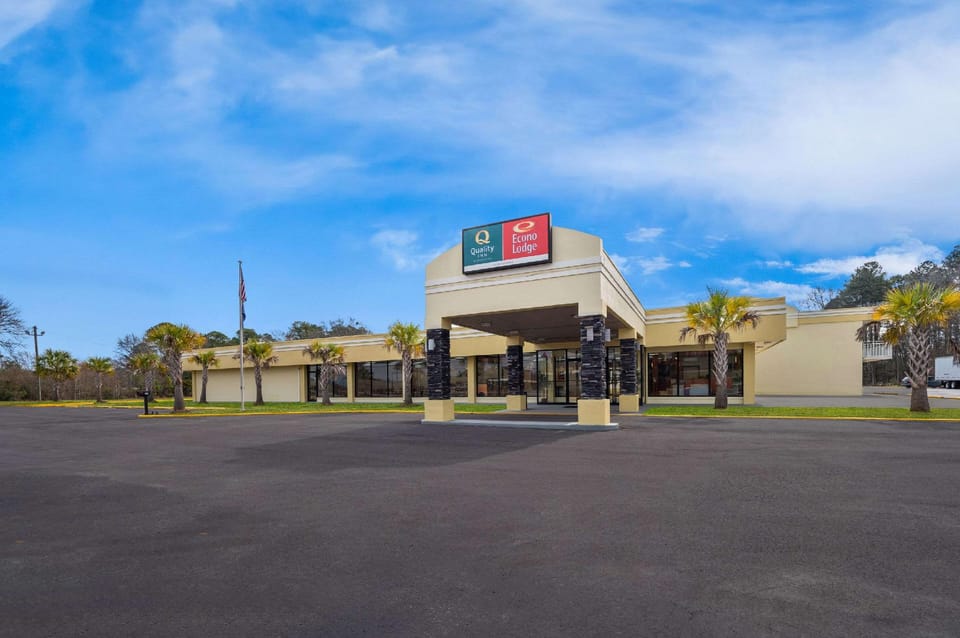 Quality Inn Yemassee - Point South I-95 Hotel in Jasper County