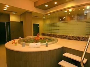 Hot tub
