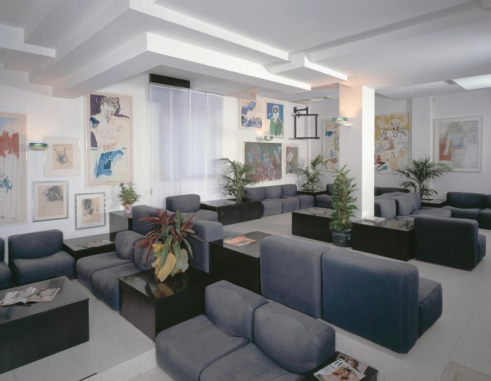 Shared lounge/TV area