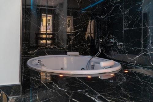 Suite Luxury BDSM Hotel in Rome