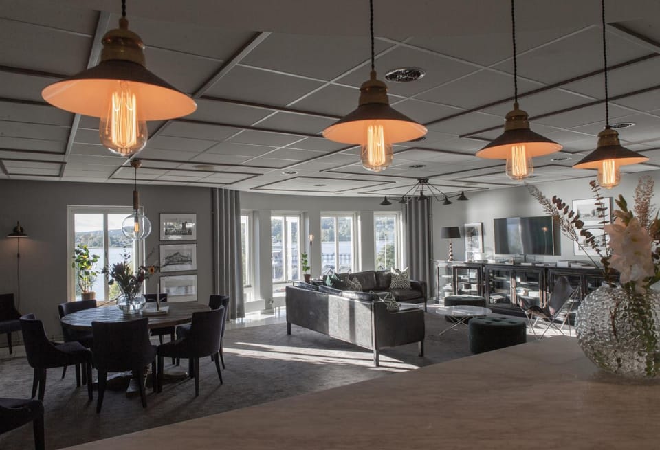Shared lounge/TV area