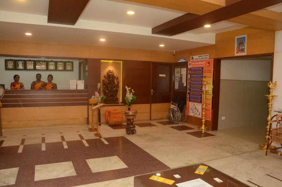 hotel kanakabhishegam First Hotel From The Temple Hotel in Tamil Nadu