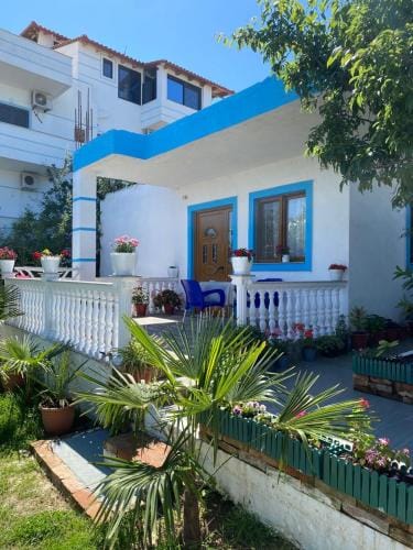 Guesthouse Xhuliano Hotel in Ksamil