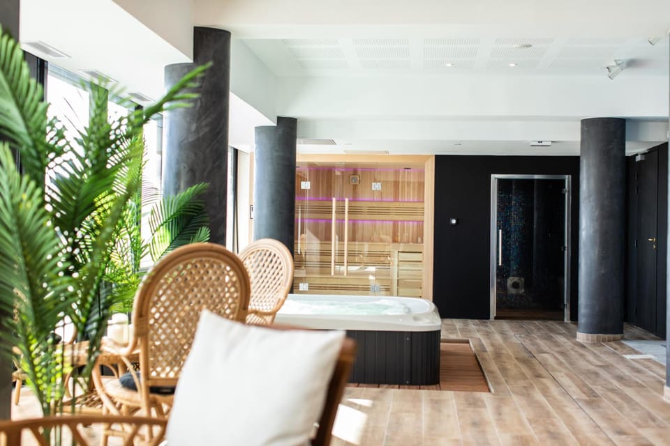 Le Barracuda & SPA Hotel in Brest