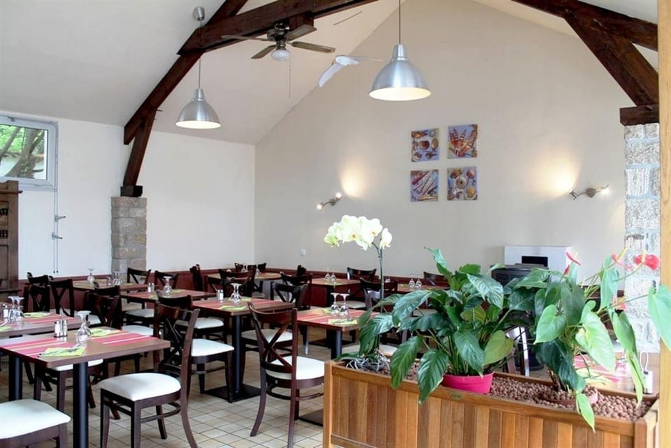 Logis Hotel La Croix du Sud Hotel in Brittany