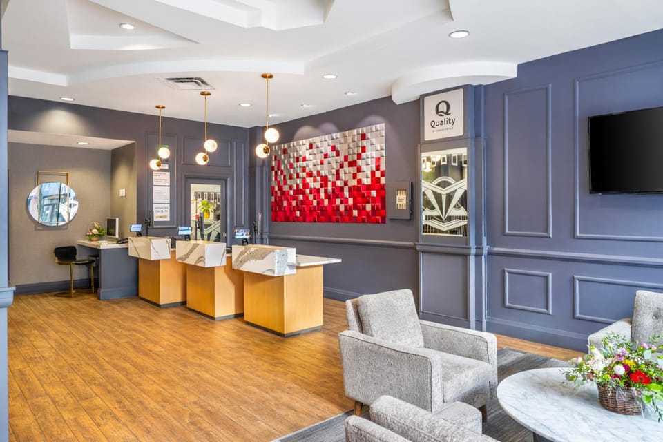 Quality Inn & Suites Downtown Vancouver Hotel in Vancouver