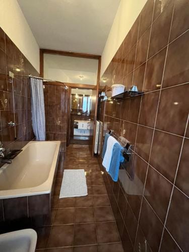 accogliente camera con bagno privato Hotel in Lombardy
