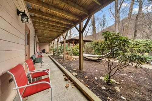 Jonathan Creek Inn and Villas Motel in Maggie Valley