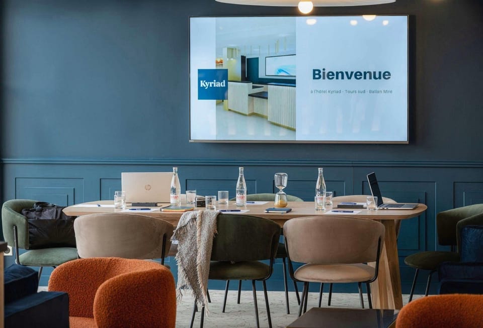 KYRIAD TOURS SUD - Ballan Mire Hotel in Centre-Val de Loire