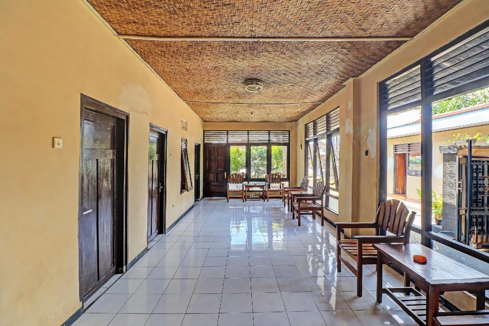 SPOT ON 92028 Hotel Surya Near Pelabuhan Gilimanuk Hotel in Bali