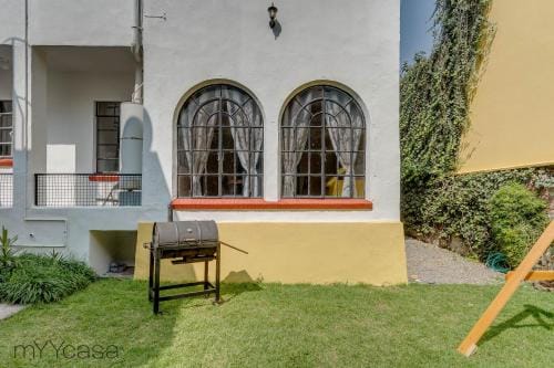 Refurbished Mansion with Garden & Patio in Las Lomas - Monte Blanco Hotel in Mexico City