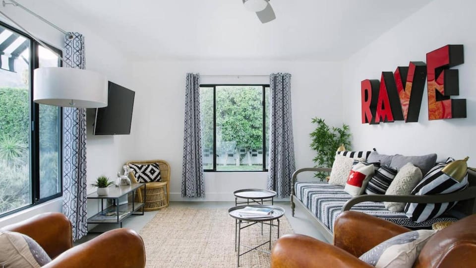 Hotel El Cid by AvantStay 16 OCC Full Hotel Buyout in Palm Springs w Pool Hotel in Palm Springs