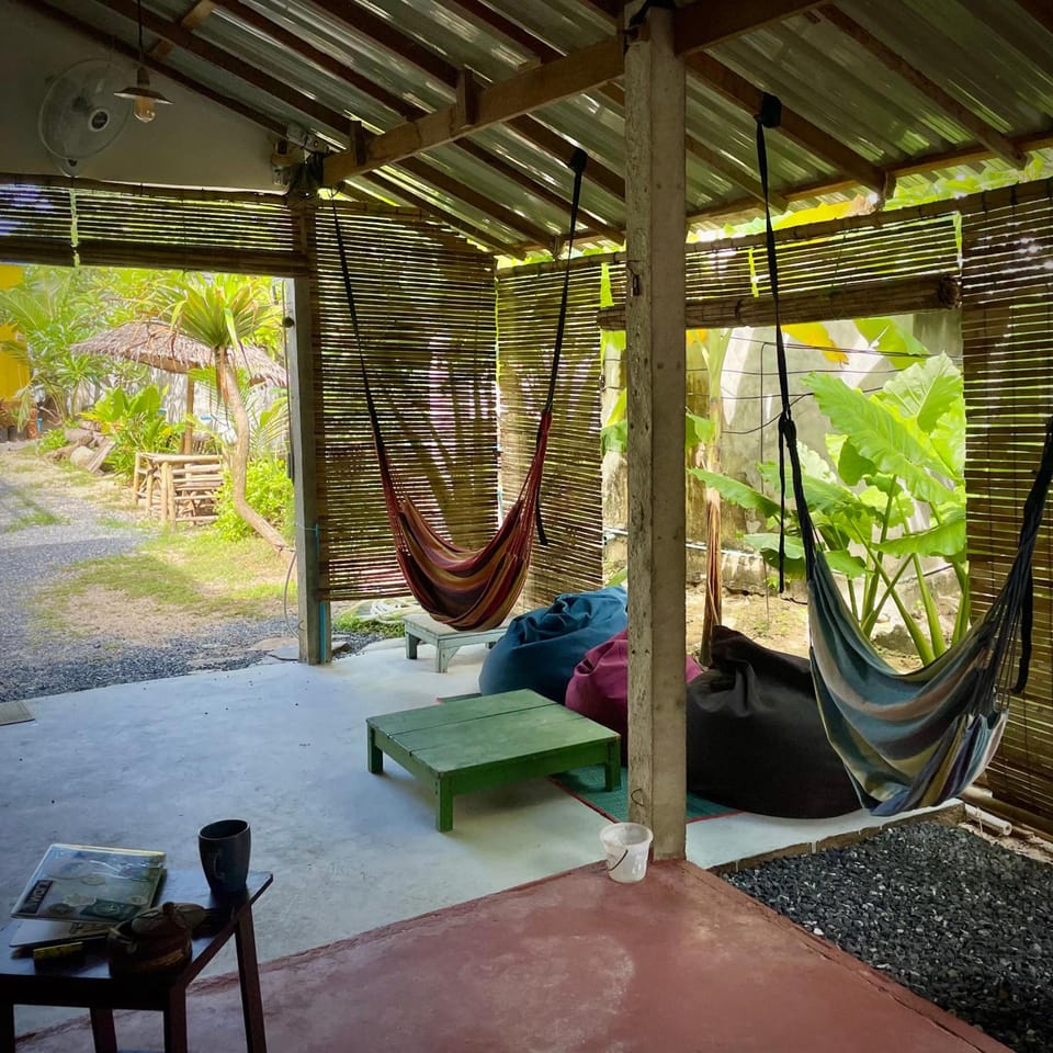 Ozone Beach House Hostel in Sala Dan