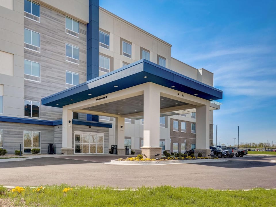 Hampton Inn and Suites Williamstown Ark Encounter Hotel in Williamstown
