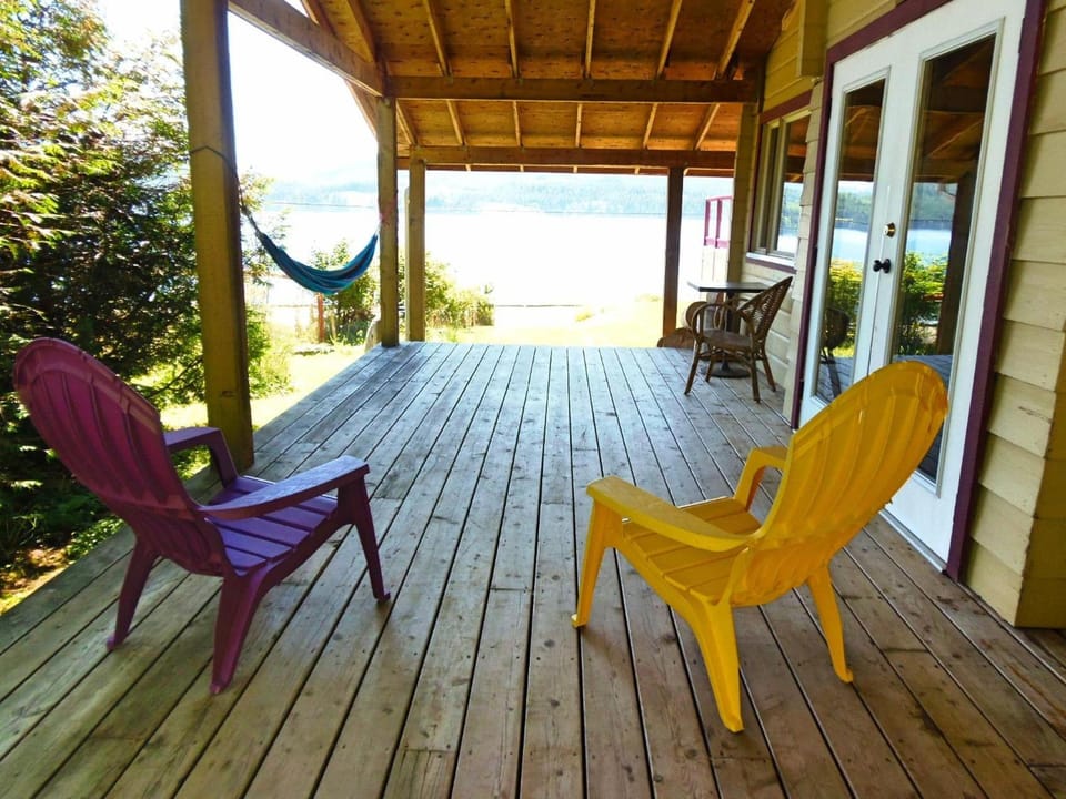 Alert Bay Lodge Hotel in Vancouver Island