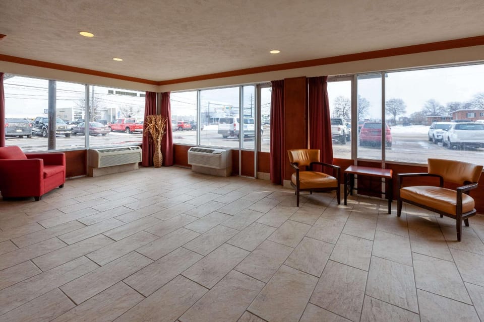 Travelodge by Wyndham Cleveland Airport Hotel in Brook Park