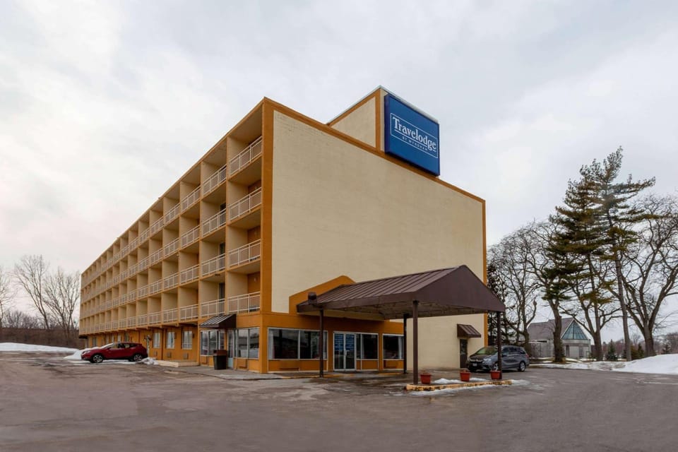 Travelodge by Wyndham Cleveland Airport Hotel in Brook Park