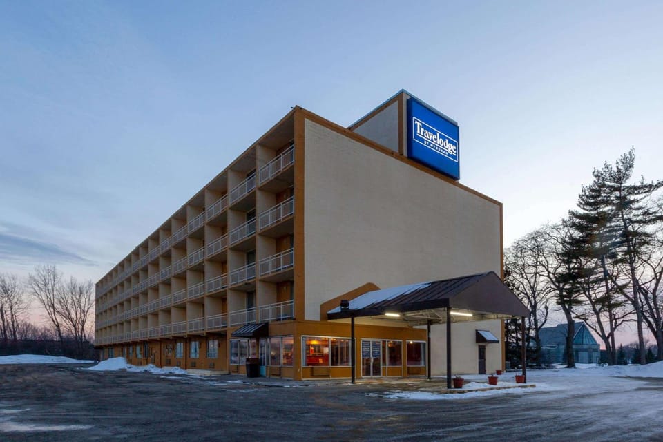 Travelodge by Wyndham Cleveland Airport Hotel in Brook Park