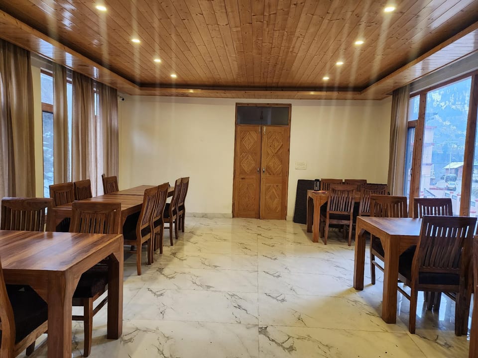 Kshitij Guest House Hotel in Manali