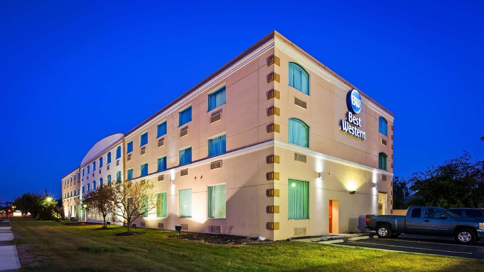 Best Western Airport Inn & Suites Cleveland Hotel in Brook Park