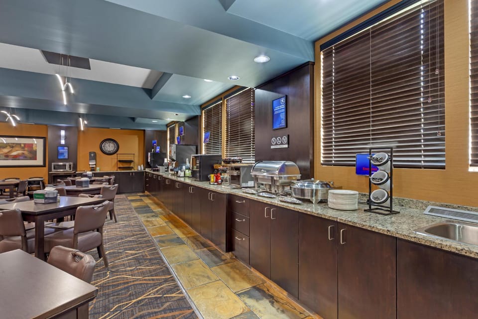 Best Western Bonnyville Inn & Suites Hotel in Bonnyville