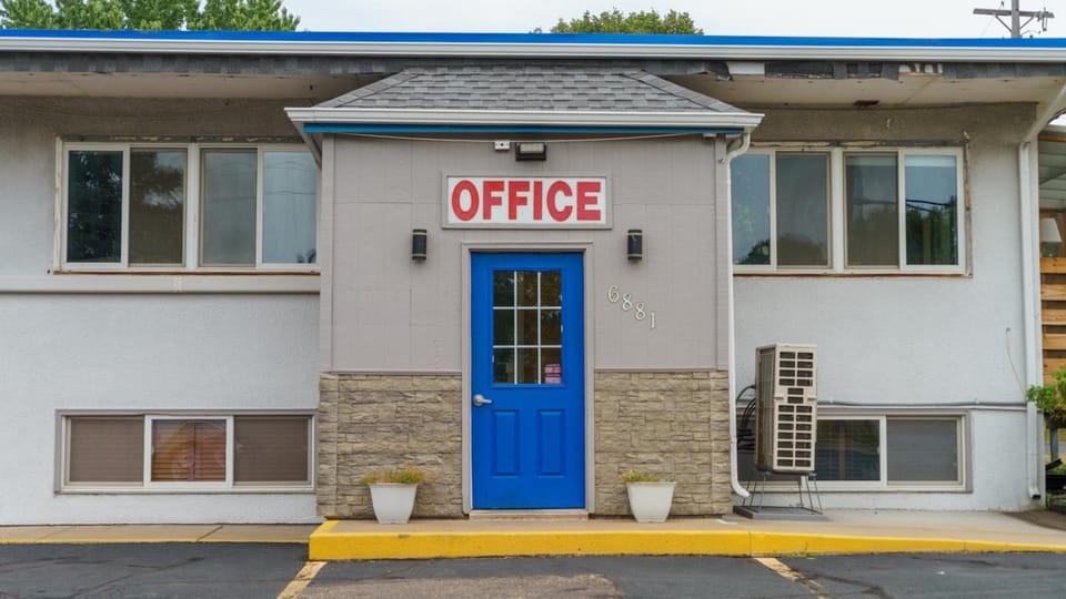 Budget Host Inn Fridley Motel in Fridley