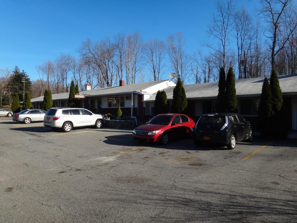 Budget Motor Inn- Mahopac Motel in Hudson Valley