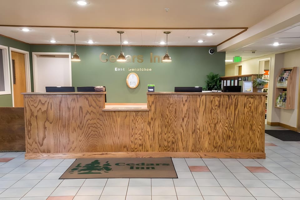 Cedars Inn Hotel in East Wenatchee