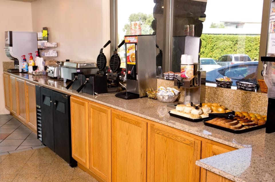 Cedars Inn Hotel in East Wenatchee