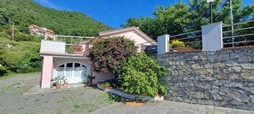 Casa La Civetta - visita Sestri Levante e le Cinque Terre Hotel in Casarza Ligure